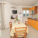 公寓 With Parking Space Trget, Rasa - 7687 Trget