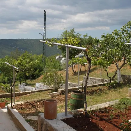 With Parking Space Trget, Rasa - 7687 Trget