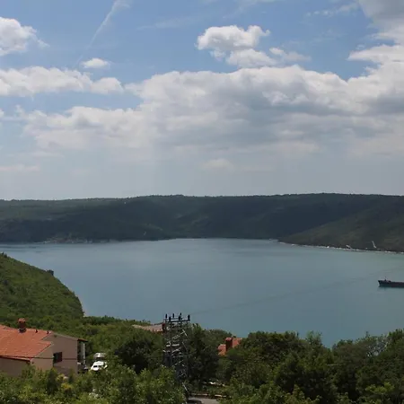 With Parking Space Trget, Rasa - 7687 Trget