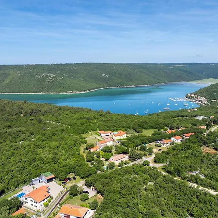 شقة With Parking Space Trget, Rasa - 7687 Trget