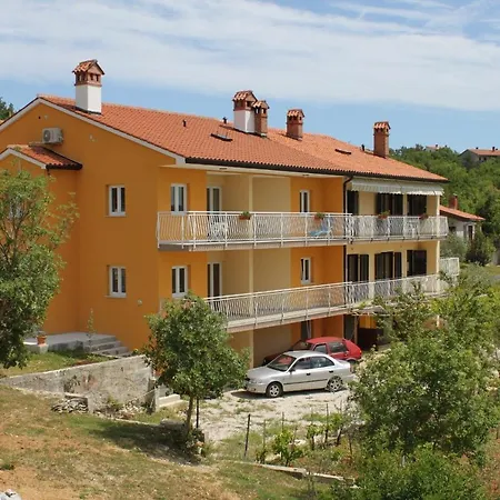 Apartamento With Parking Space Trget, Rasa - 7687 Trget