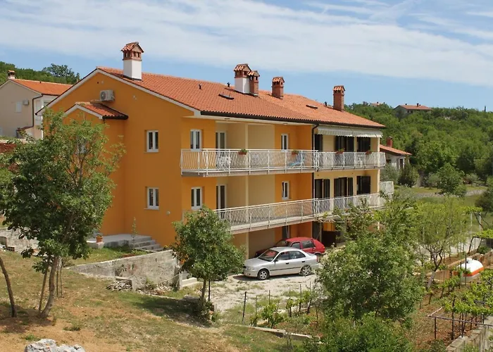 Apartamento With Parking Space Trget, Rasa - 7687 Trget