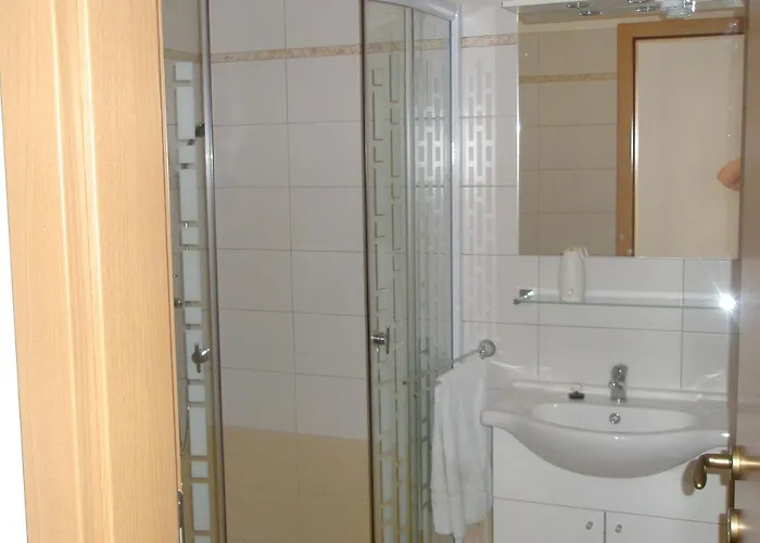 With Parking Space Trget, Rasa - 7687 Trget