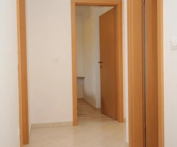 With Parking Space Trget, Rasa - 7687 Apartamento *